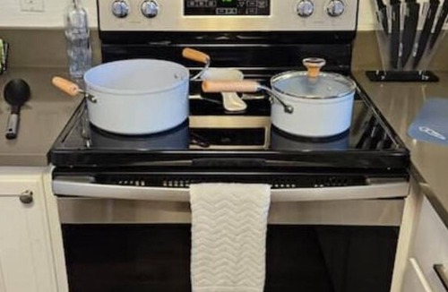 Wholesale District Apartment | Ste 725+Walk to Lucas Oil+Free Parking+Skywalk Access