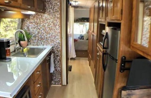 Austin House | “Steel Magnolia” airstream in gated boutique resort with pool!