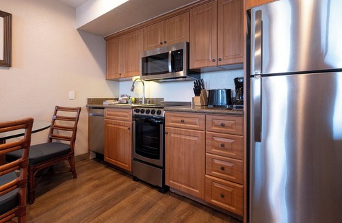 San Clemente Hotel | Steps away from the beach! Fully Equipped Kitchen & Free Parking!