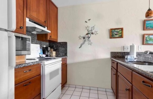 Wailua Hotel | Steps from the Ocean! 4 Stunning View Suites | Balcony and Kitchen + 3 Pools