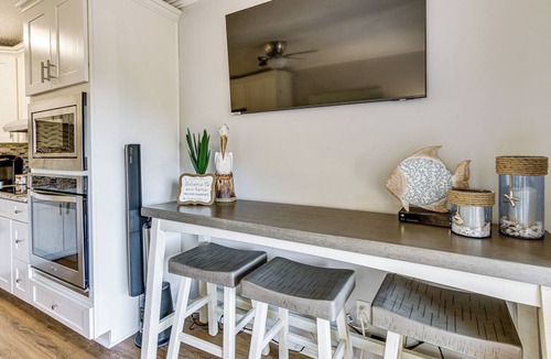 Folly Field Condo | Steps to Beach: Family-Friendly HHI Condo w/Pool