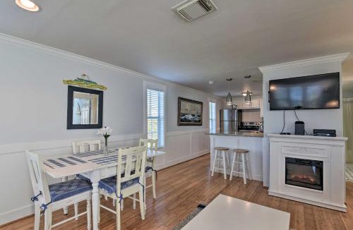 Galveston House | Steps to Beach! 'Surf Cottage' in Galveston
