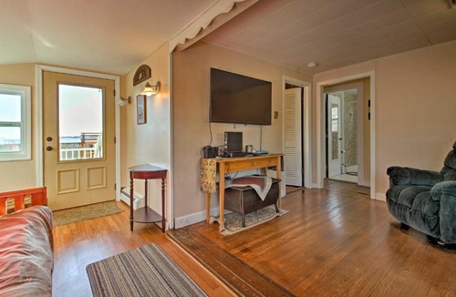 Buzzards Bay House | Steps to Cape Cod Canal: Pet-Friendly Home