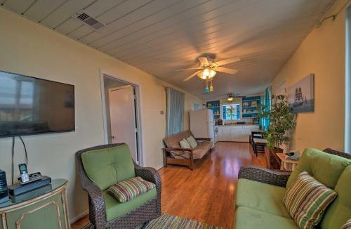 Gulf Palms House | Steps to Gulf! Pet-Friendly Galveston Getaway