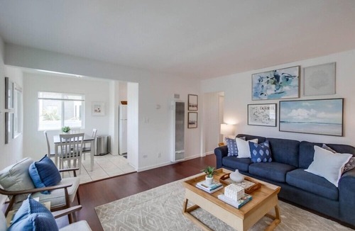 South Mission Beach Condo | Steps to Ocean * Entire Top Floor * 3 Sun Decks