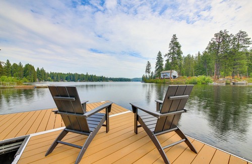 Newport Apartment | Steps to Sacheen Lake: Cute Studio Cabin w/Deck