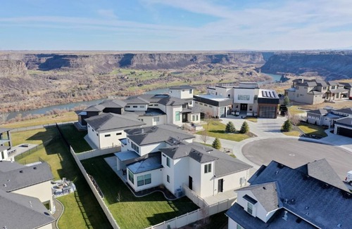Twin Falls Apartment | Steps to the Canyon Rim w/Fast Wi-Fi & EV Charging