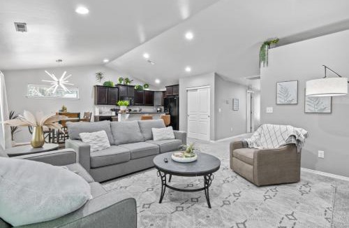 Nampa House | Stoddard Trailhead Central Nampa Home - Sleeps 10