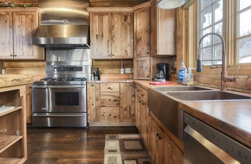 Lead Cabin | Stone Lodge - Large Terry Peak Cabin with panoramic views!