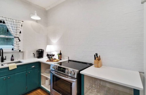 Stonewall House | Stonewall Main Haus - Sleeps 6