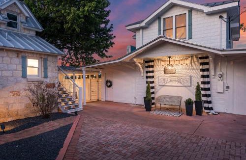 Stonewall House | Stonewall Main Haus - Sleeps 6