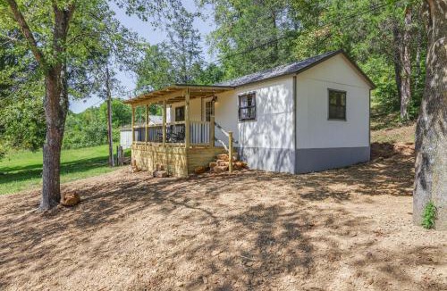 Lynx House | Stout Cabin with Fire Pit 1 Mi to Ohio River!