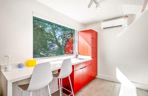 Greater East End House | Strawberry Container at EADO Juicebox