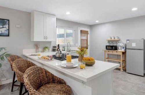 Grant Hill Apartment | Studio 2 Pool Spa Min to Downtown Freeways Beaches