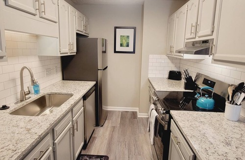 Pine Forest Apartment | Studio 409: Your Accessible Hub w/Ultra-Fast WIFI