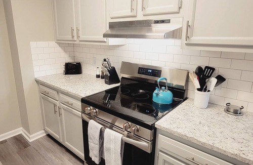 Pine Forest Apartment | Studio 409: Your Accessible Hub w/Ultra-Fast WIFI