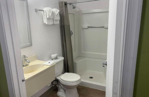 Coliseum Central Hotel | Studio 6 Extended Stay - Hampton, VA - Langley AFB Area