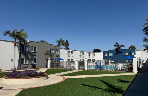 Harbor Hotel | Studio 6 Suites Carson, CA