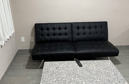 Greenacres Apartment | Studio Apartment - King Bed