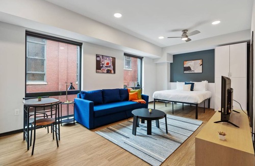 Lockerbie Square Apartment | Studio flat ∙ 4 guests