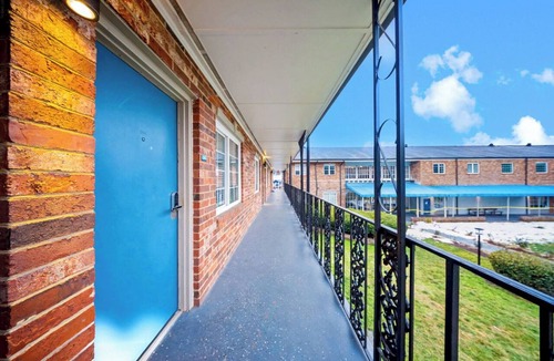 Sheffield Park Apartment | Studio Mins To *Atrium Health* & *Spectrum Arena*
