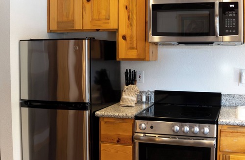 Tahoya Shores Hotel | Studio Unit | Kitchen | Outdoor Pool, Free Parking, Spa Tub & Lake Access