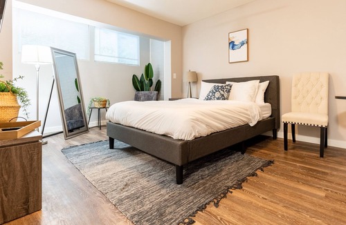 University Hills and Windsor Park Apartment | Studio w/Great Location Near Highway to DT-B