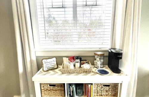 Edmonds Apartment | Studio w/Seaside Charm! Full Kitchen + Easy Train to FIFA Seattle World Cup