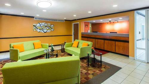 Toddville Road Hotel | Studios & Suites 4 Less Charlotte