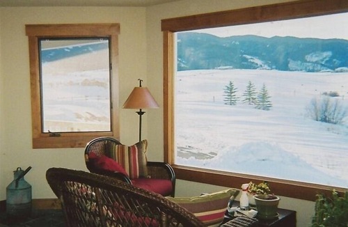 Bozeman House | Stunning 360° Vistas - Swim/Skating Pond - 10 Min. to Downtown