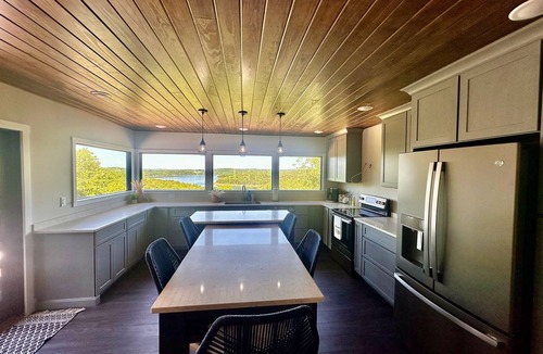 Henderson House | Stunning Brand New 4BR Lakeview Home with 8 person HotTub