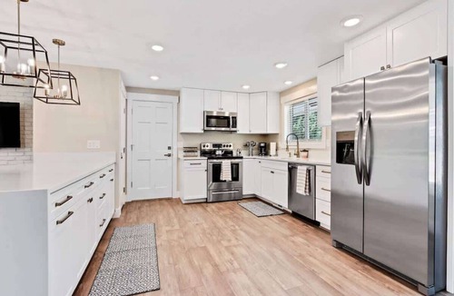 Eagle House | Stunning Golf Course Retreat 4BR Home