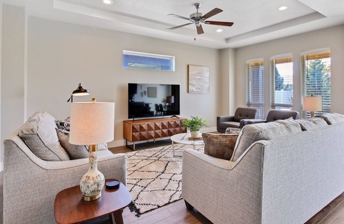Meridian House | Stunning Meridian 3 Bedroom Custom Home in Central Meridian