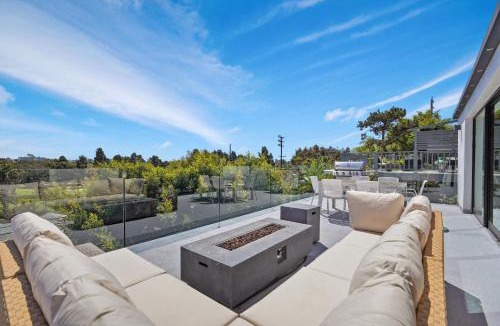 Culver - West House | Stunning Modern 5BR Family Mansion, Panoramic views of Penmar Golf, Pet Friendly!