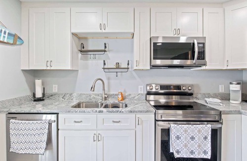 Garden City Villa | Stunning & Modern 3/2 Garden City Duplex