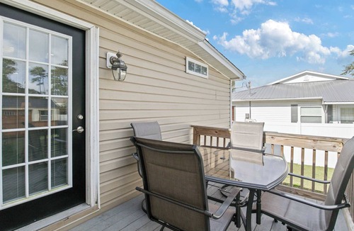 Garden City Villa | Stunning & Modern 3/2 Garden City Duplex