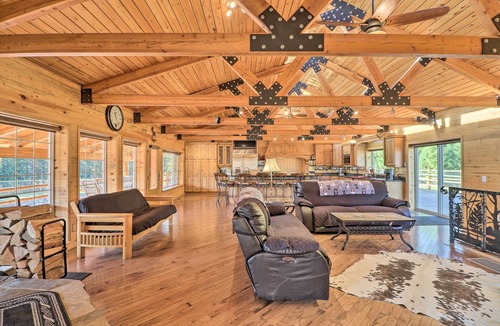 Olney Cabin | Stunning Montana Retreat: Hot Tub, On-Site Hiking!
