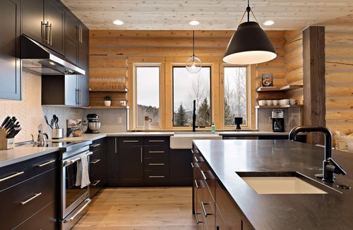 Victor House | Stunning mountain modern cabin with unique features close to National Forest