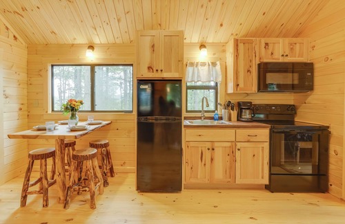 Cowanesque Cabin | Stunning Mtn Views: Middlebury Center Retreat!