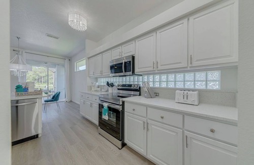Sunset Lakes House | Stunning newly refurbished home with pool and water views. Baby Yoda Theme Room