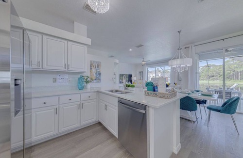 Sunset Lakes House | Stunning newly refurbished home with pool and water views. Baby Yoda Theme Room