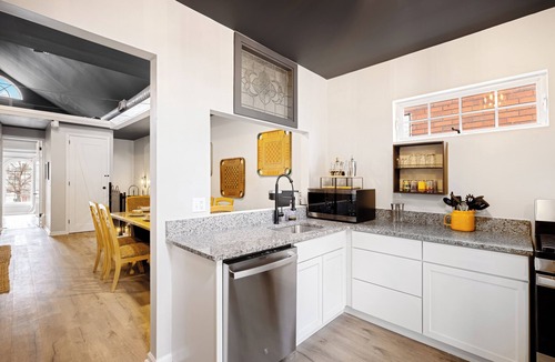 South Louisville House | Stunning Newly Renovated 3BD Loft By Churchill