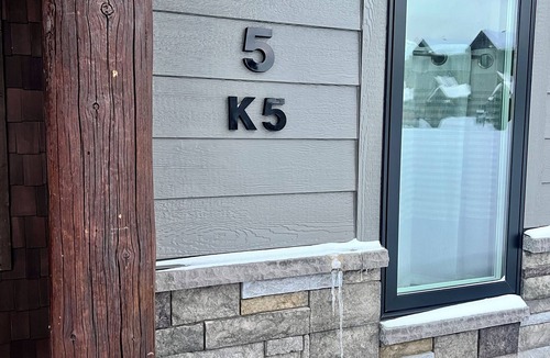 Saddle Ridge House | Stunning Ski-in Ski-out Saddle Ridge End Unit in Big Sky/Moonlight