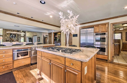 Solon House | Stunning Solon Getaway ~ 20 Mi to Cleveland!