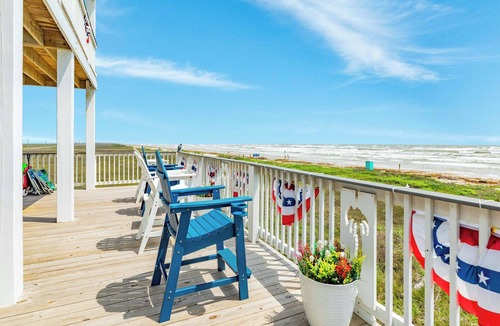 Freeport House | Stunning Surfside Beachfront Home for Families