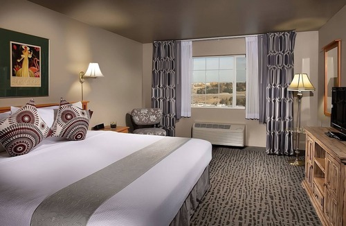 Pullman Hotel | Stunning View of Pullman! Spacious Room w/Free Breakfast, Free Parking, Pool