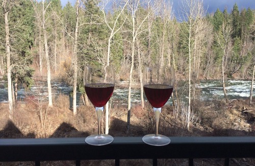 Bigfork Condo | Stunning views of the river - Book NOW for October - Fall Peeping!