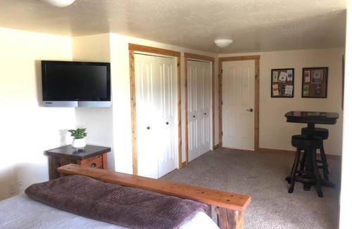 Hamilton House | Stunning Views, Prime Location