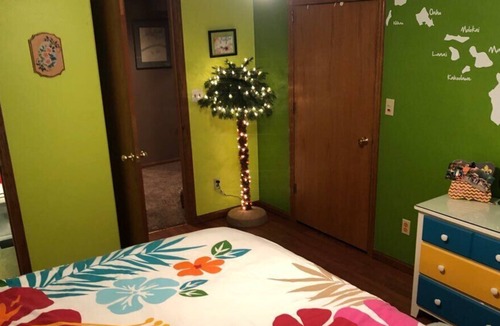 Sturgis House | STURGIS RALLY-KING BEDROOM W/PRIVATE BATHROOM/HOT TUB/POOL! 7 BLOCKS FROM MAIN!