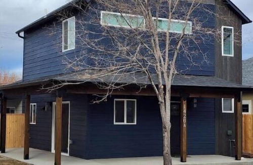 Helena House | Style and comfort in Helena! Easy access to any part of Helena. No cleaning fees